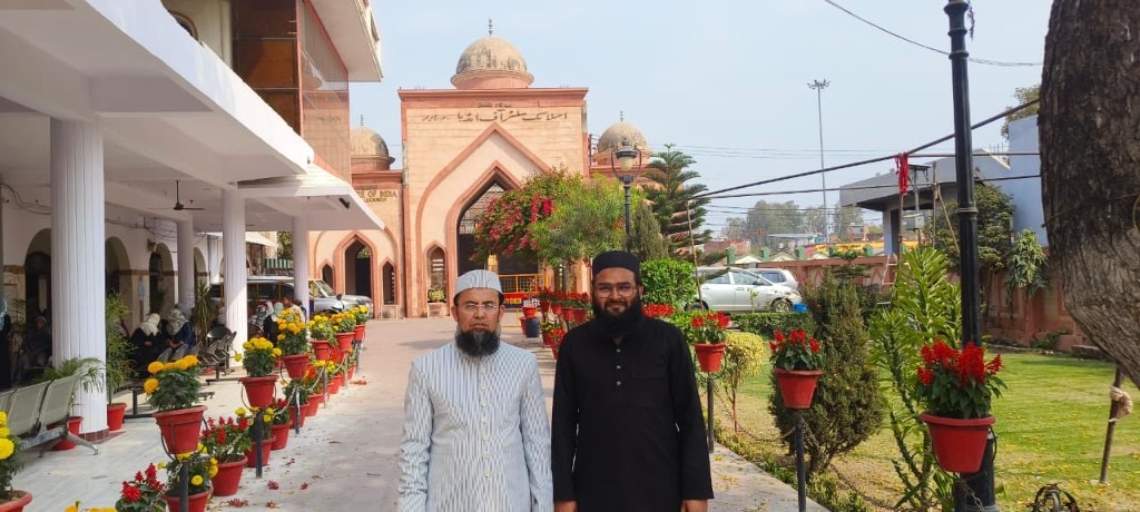 Teachers of Islamic Center visiting an Islamic institution